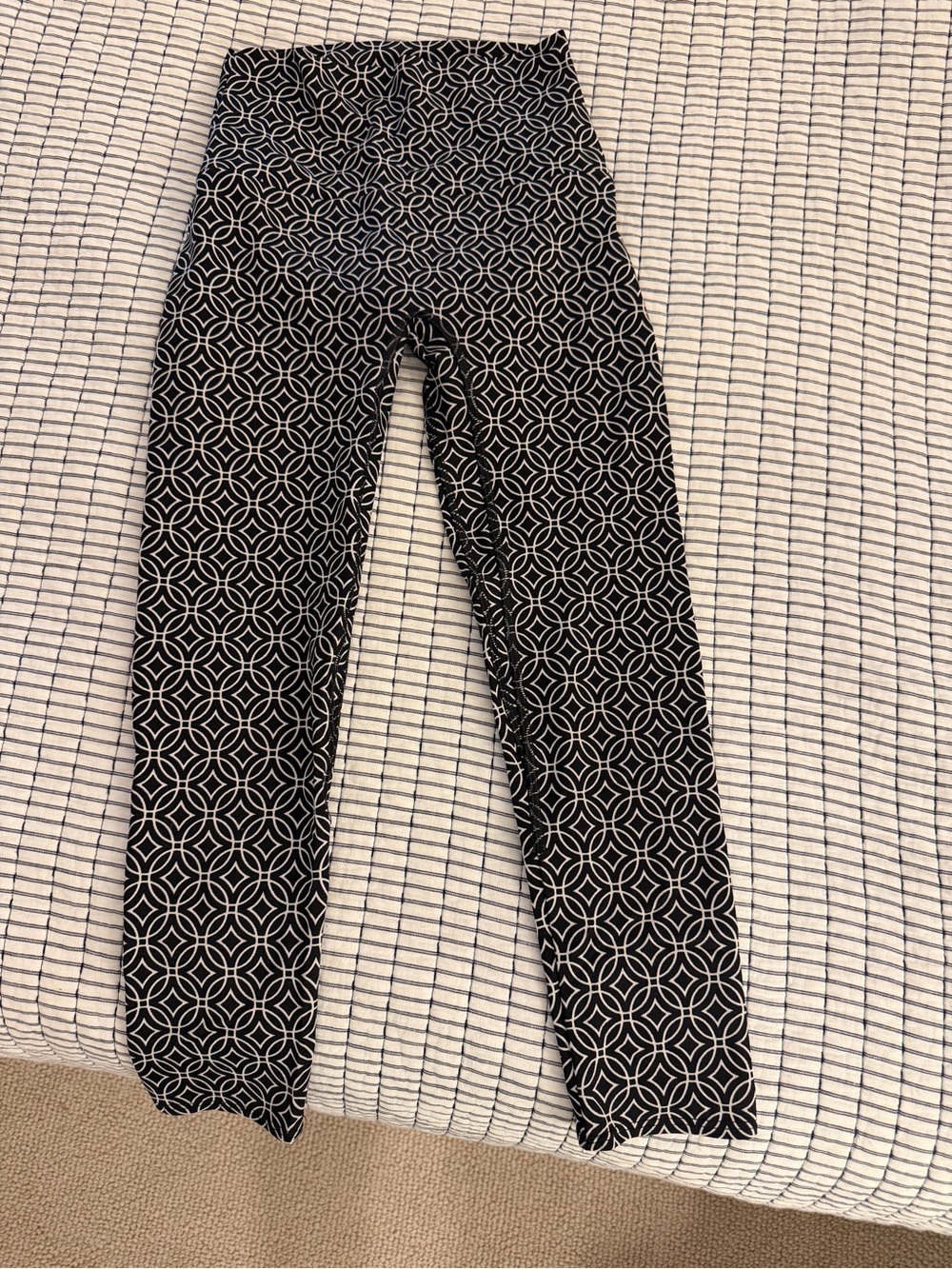 K-DEER Black Leggings with White Geometric Print